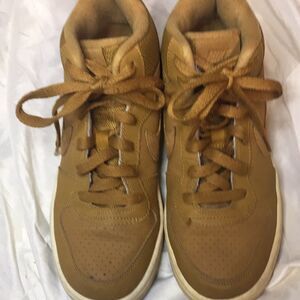 Nike Court Borough Mid shoes